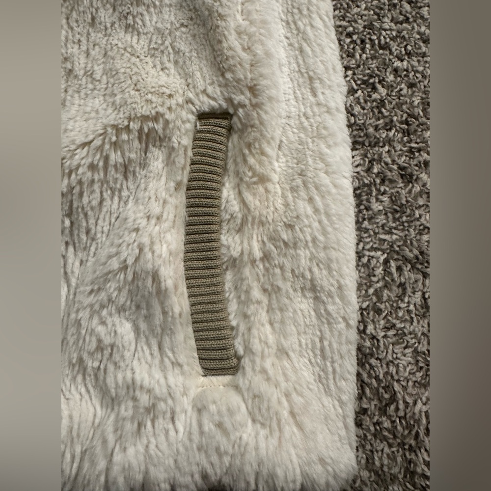 ✨Patagonia Fleece Hooded Vest | Woman’s Full-Zip Sherpa Teddy Vest ✨ - Picture 5 of 7